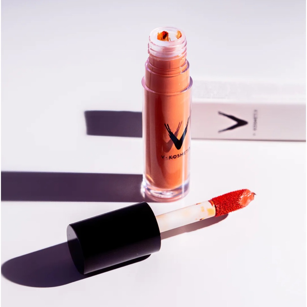 V. Kosmetik High Def Under Eye Corrector in Mandarine NIB